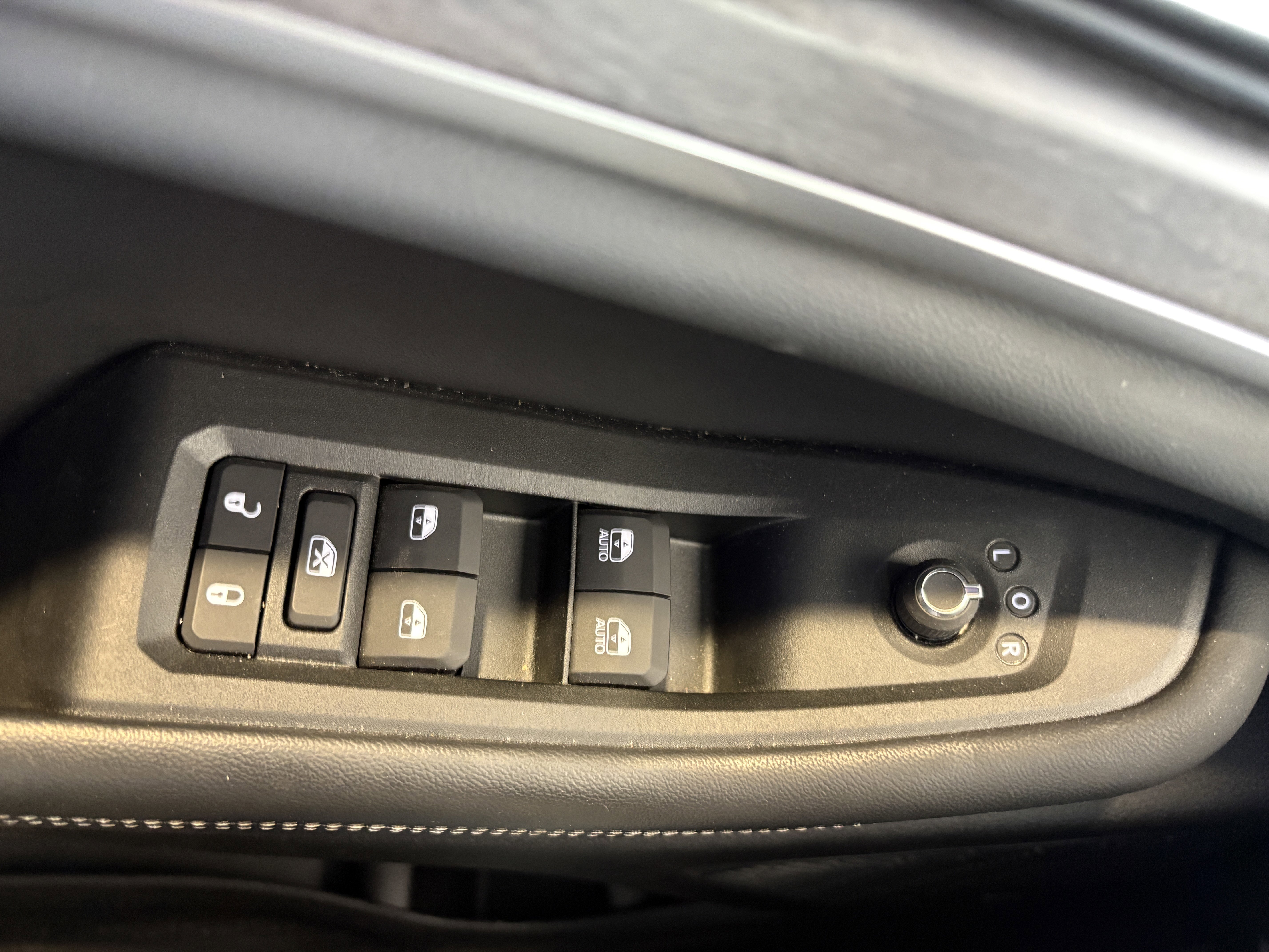 Used 2024 Jeep Grand Cherokee Limited w/ Trailer Tow Package image 10