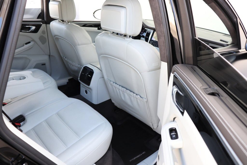 Used 2018 Porsche Macan Turbo AWD/4WD image 26