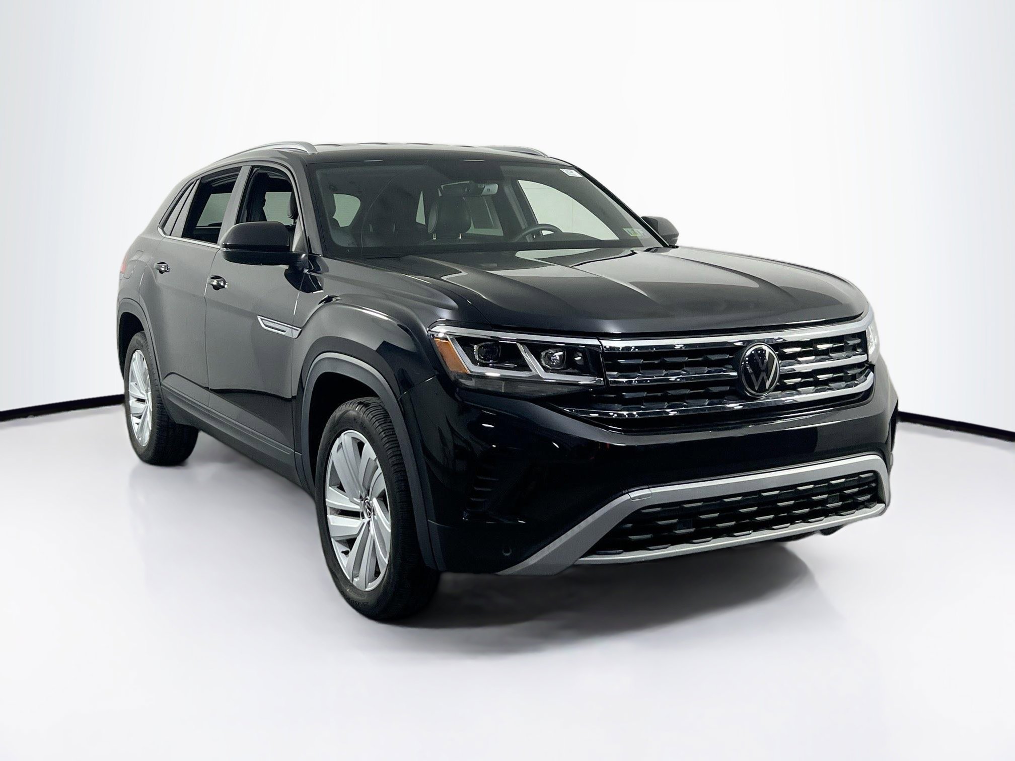 Used 2023 Volkswagen Atlas Cross Sport SE image 3
