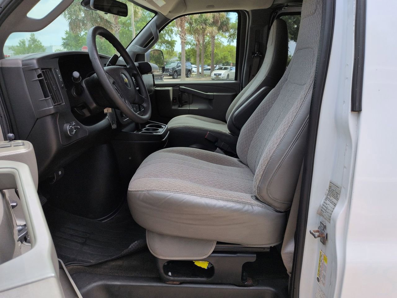 Used 2019 Chevrolet Express 3500 LT w/ LT Preferred Equipment Group image 17