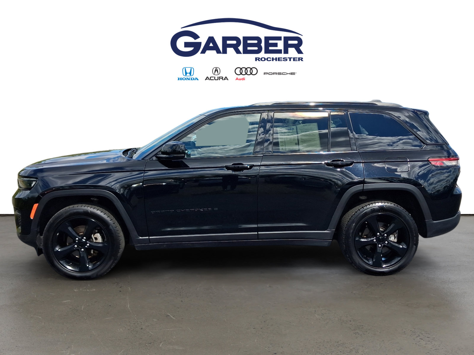 Used 2023 Jeep Grand Cherokee Altitude AWD/4WD image 2