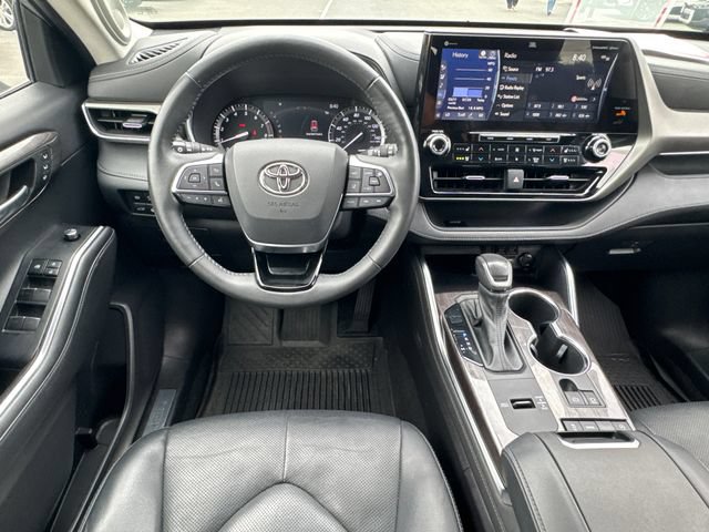 Certified 2021 Toyota Highlander Limited FWD image 22
