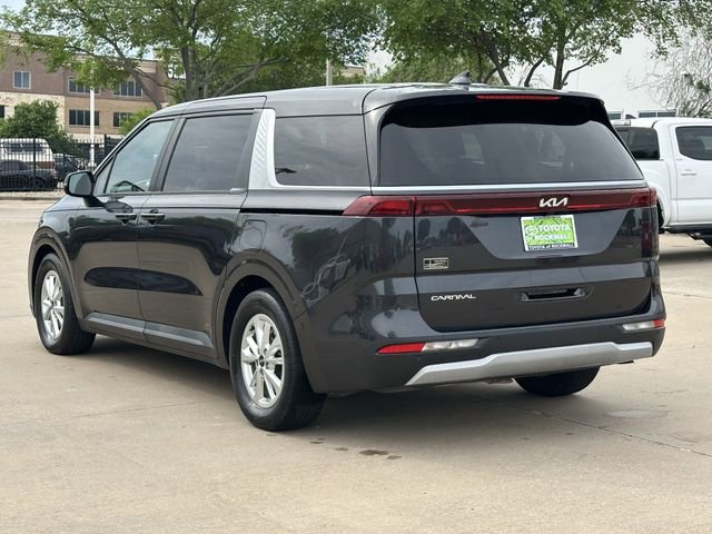 Used 2023 Kia Carnival LX image 3