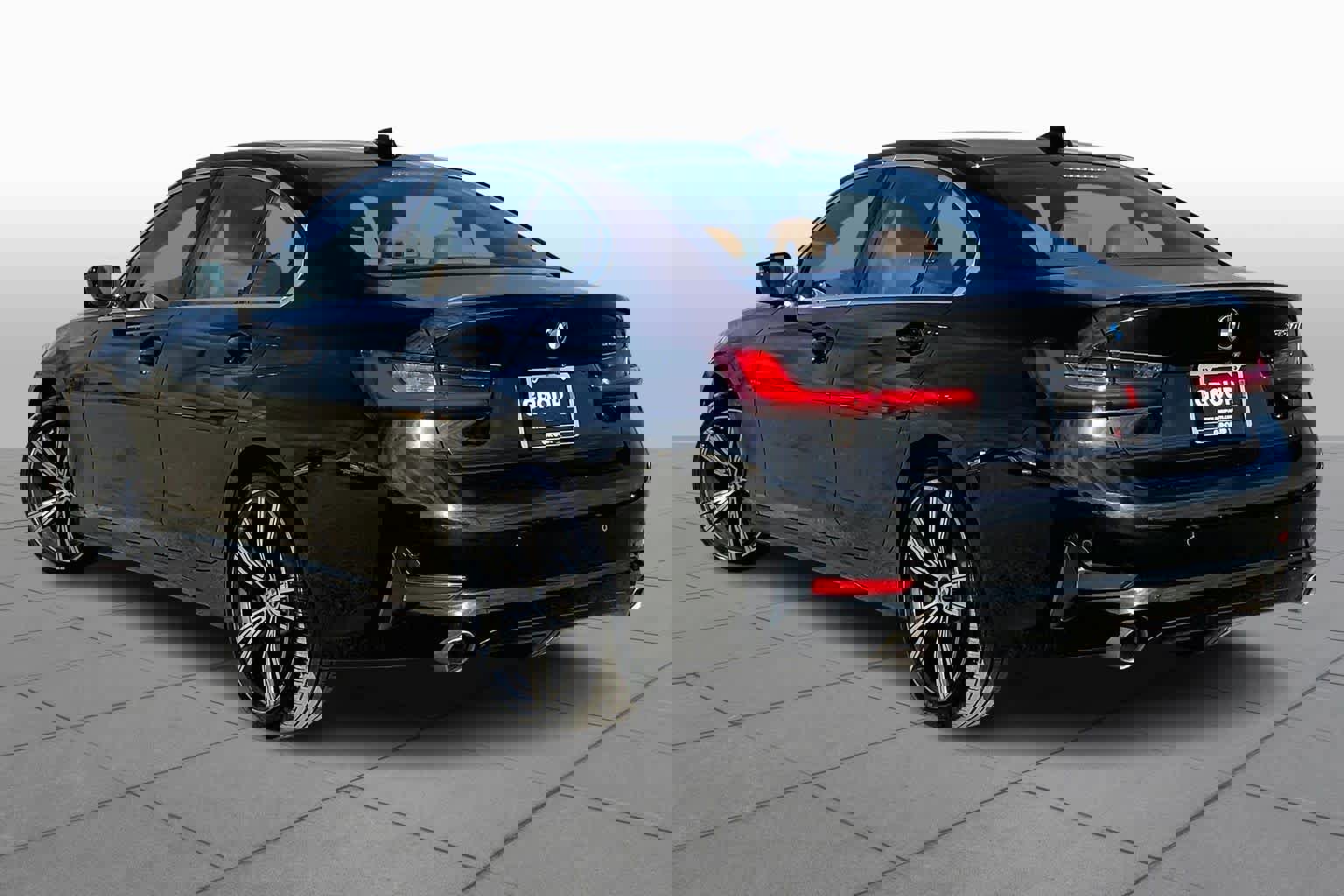 Used 2019 BMW 330i Sedan w/ Driving Assistance Package image 11