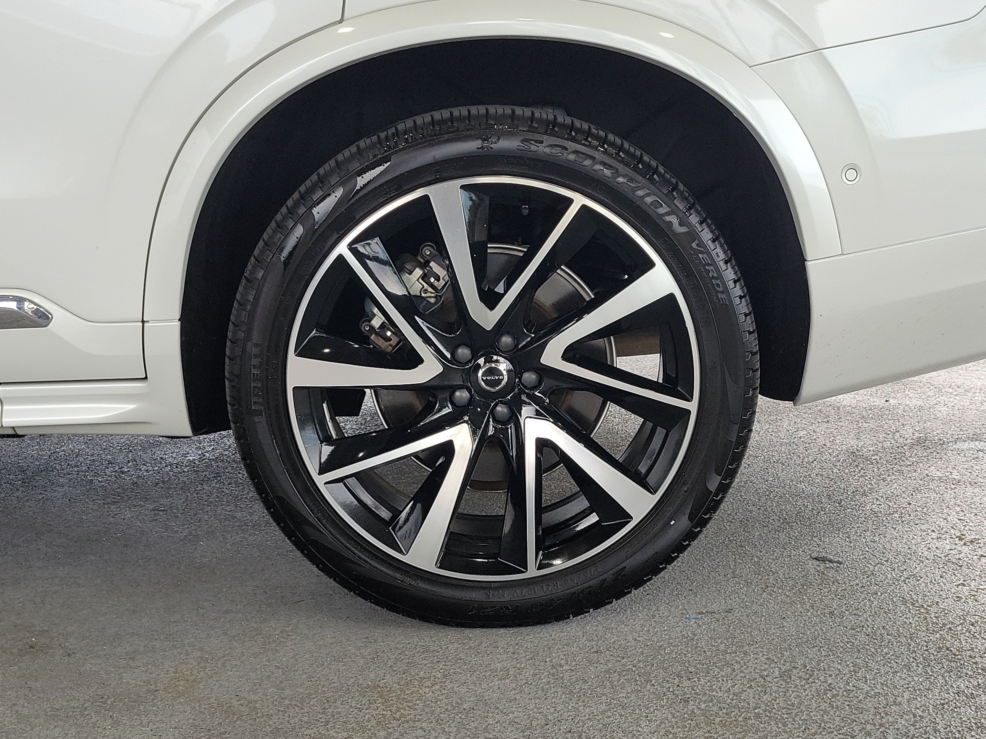 Used 2023 Volvo XC90 B5 Plus w/ Protection Package Premier AWD/4WD image 5