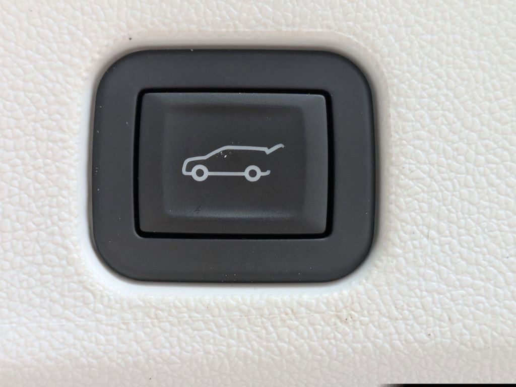 Used 2025 Buick Enclave Avenir w/ Super Cruise Package FWD image 14
