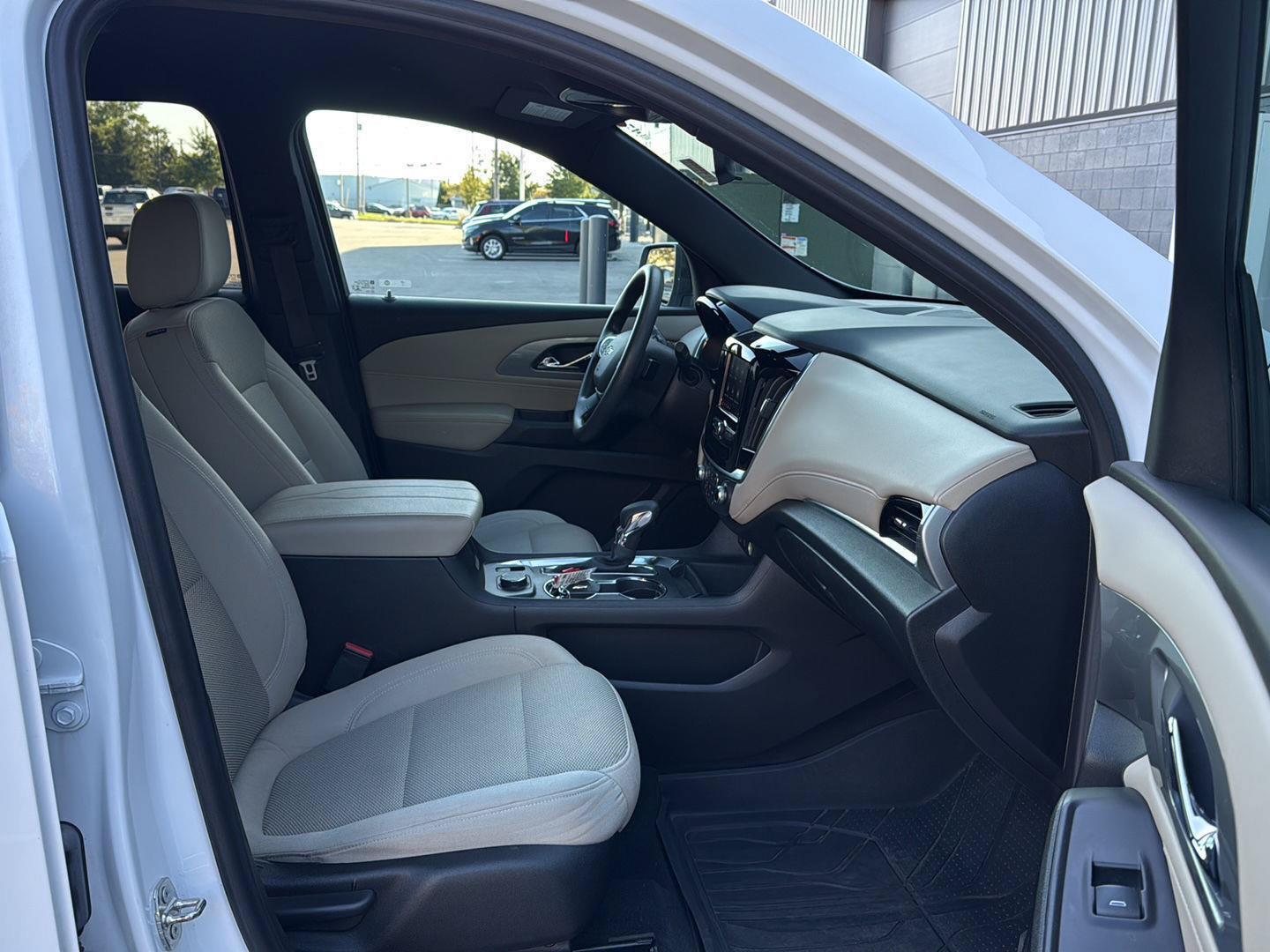 Used 2022 Chevrolet Traverse LS w/ Midnight/Sport Edition AWD/4WD image 13