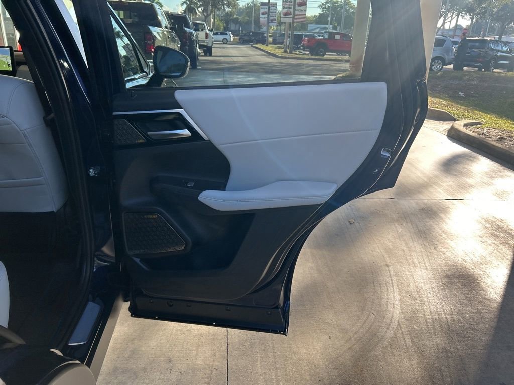 New 2026 Mitsubishi Outlander SE image 31