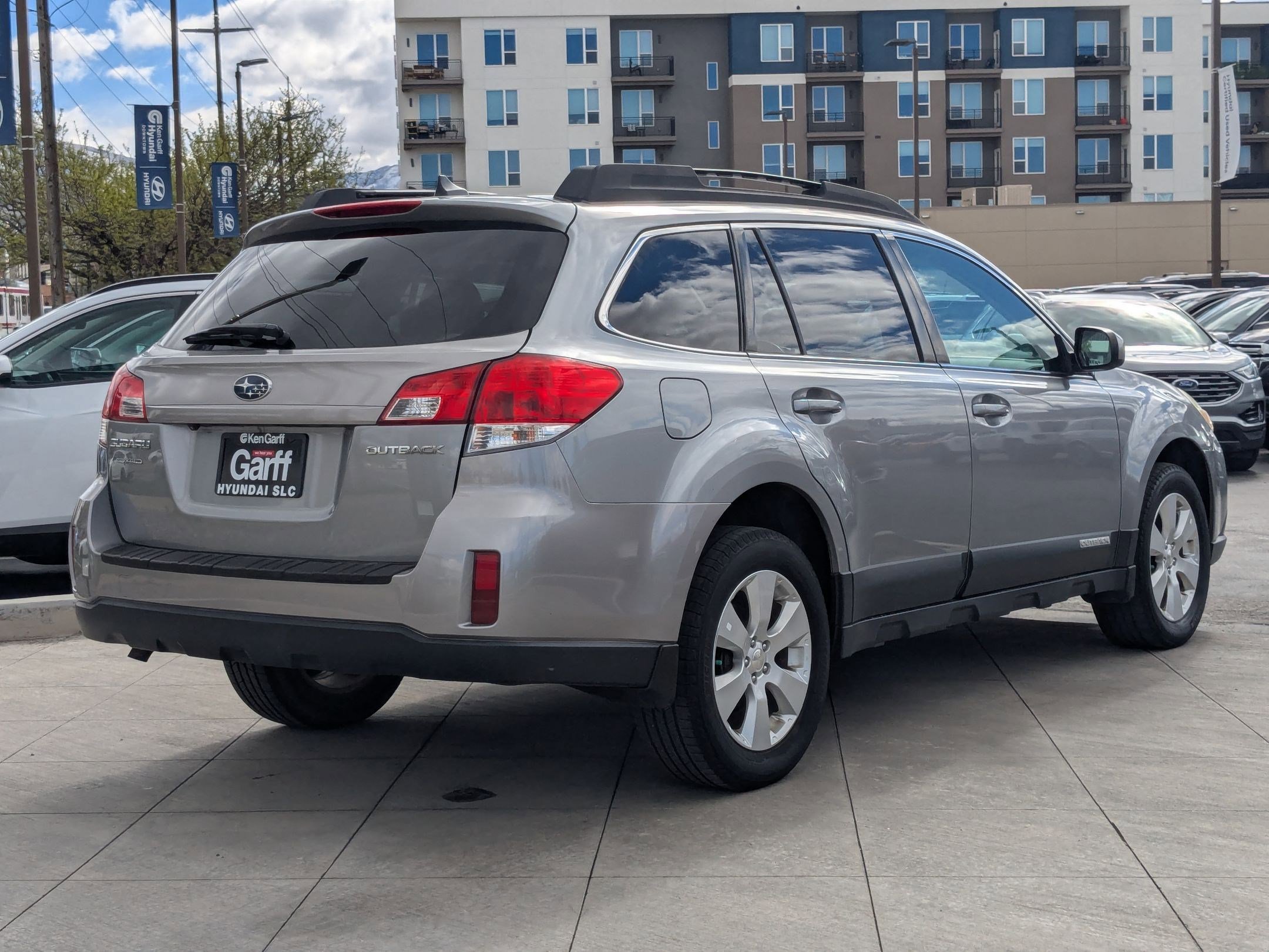Used 2011 Subaru Outback 2.5i Limited w/ PWR Moonroof Pkg image 4