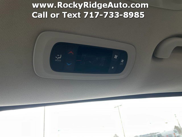 Used 2023 Chrysler Voyager LX image 33