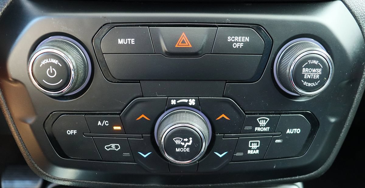 Used 2019 Jeep Renegade Trailhawk AWD/4WD image 46