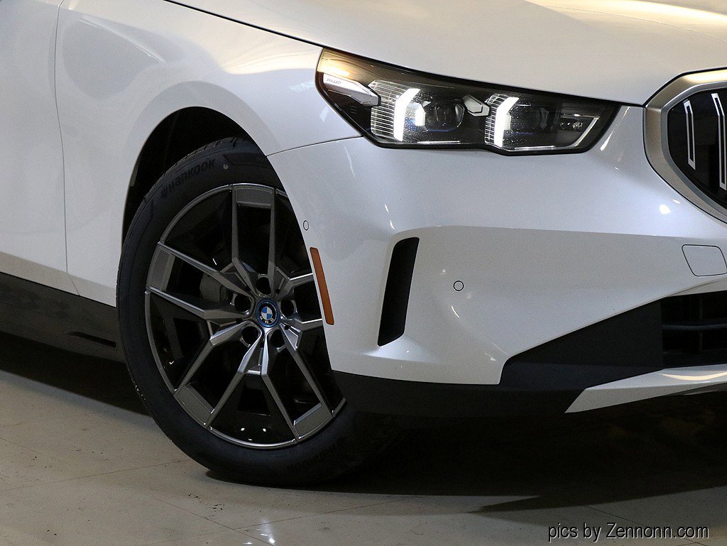 Used 2025 BMW i5 xDrive40 w/ Premium Package image 3