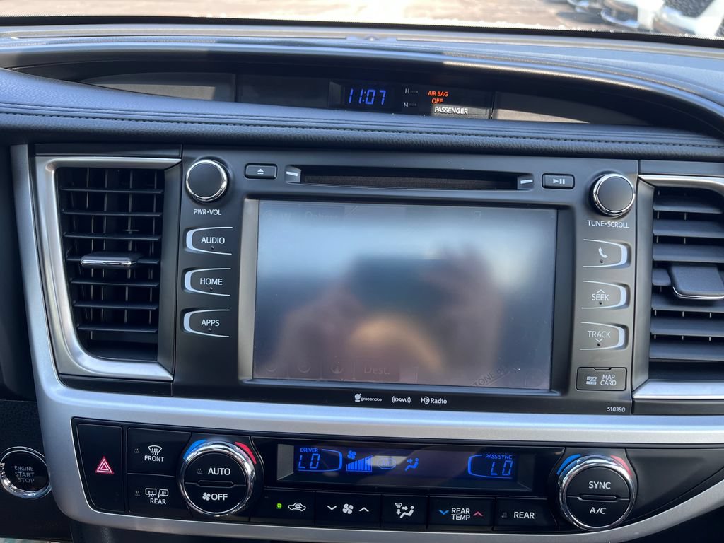 Used 2019 Toyota Highlander SE w/ Nightshade Edition AWD/4WD image 14