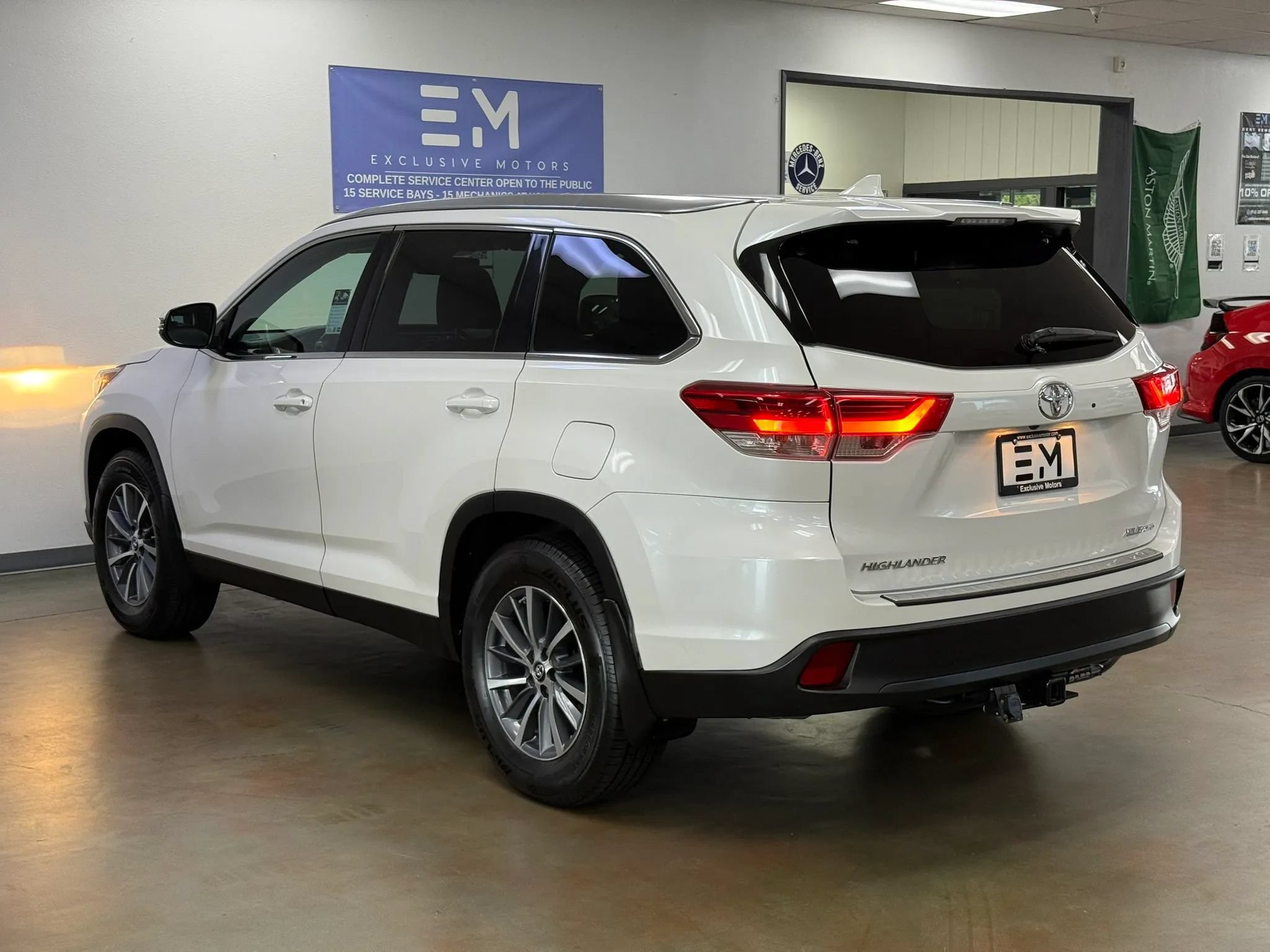 Used 2019 Toyota Highlander XLE AWD/4WD image 5