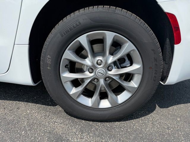 New 2026 Chrysler Pacifica Select image 10