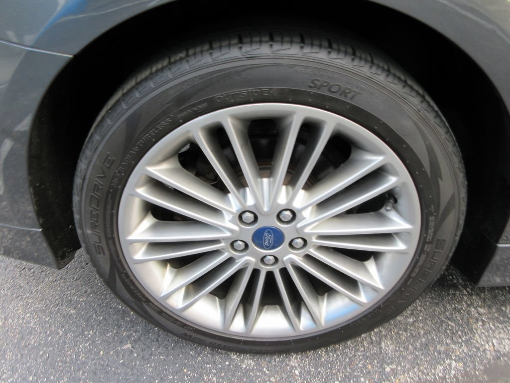 Used 2015 Ford Fusion SE w/ Equipment Group 202A FWD image 9