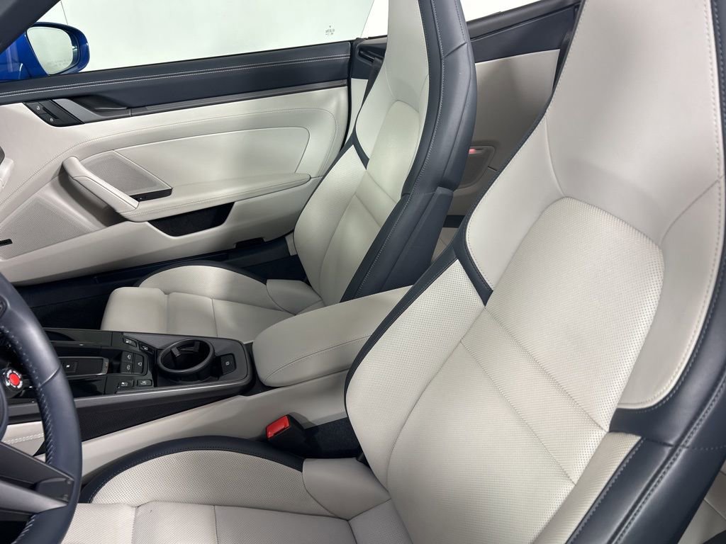 Certified 2025 Porsche 911 Carrera image 6