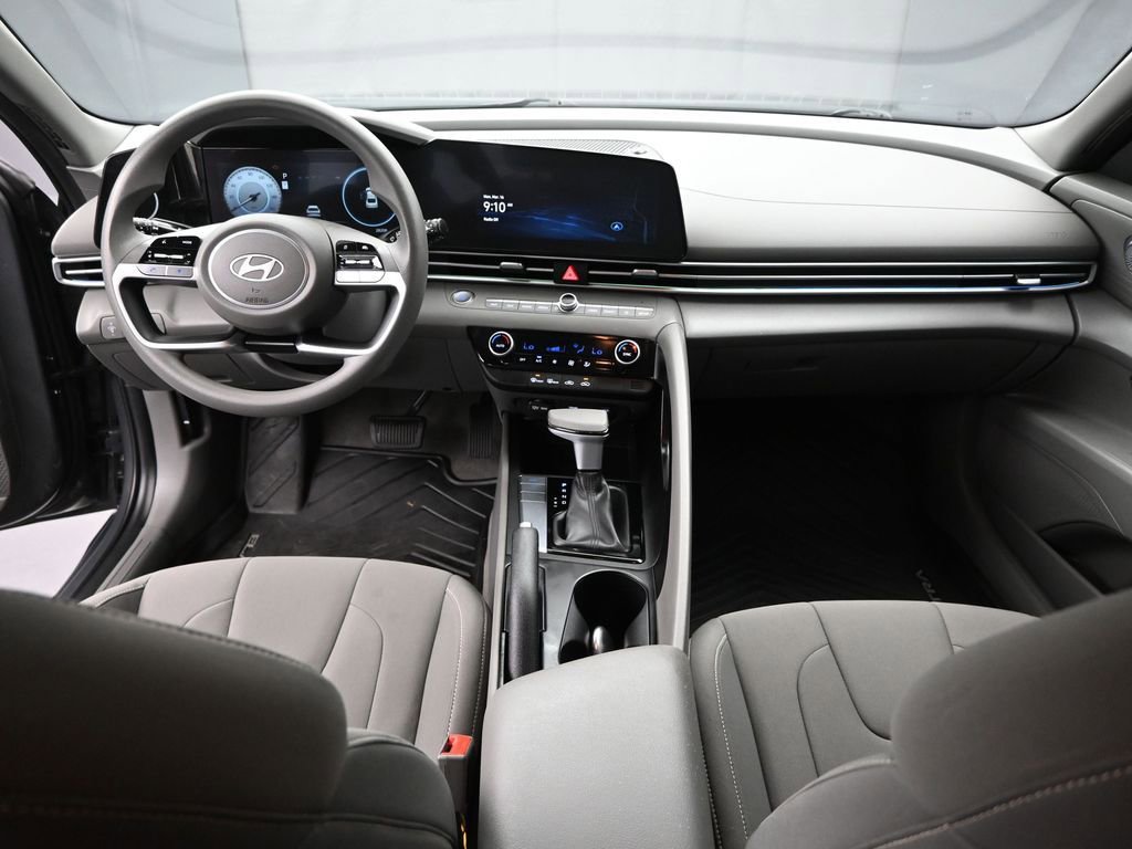Used 2024 Hyundai Elantra SEL image 20
