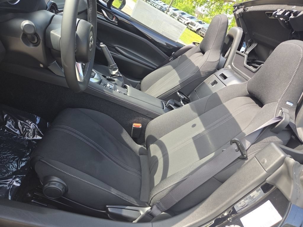 New 2026 MAZDA MX-5 Miata Club w/ Weather Package RWD image 17