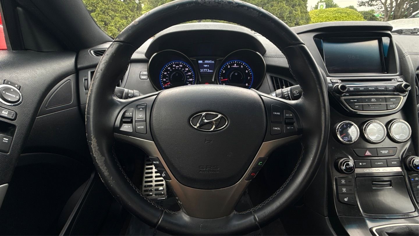 Used 2014 Hyundai Genesis 3.8 RWD image 31