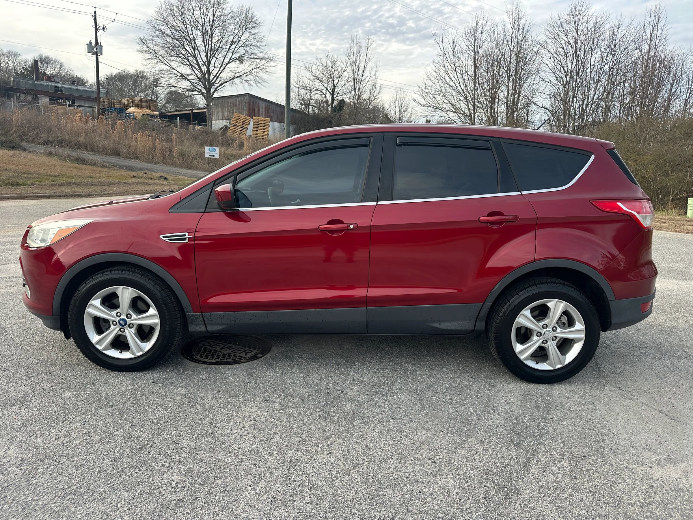 Used 2013 Ford Escape SE FWD image 2