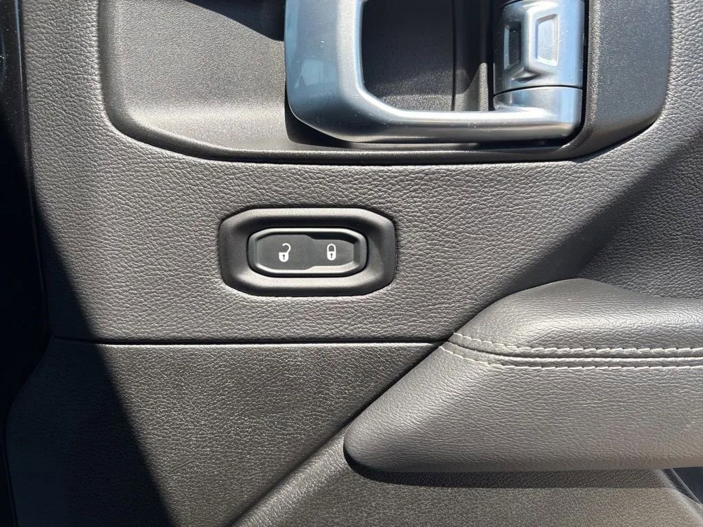 Used 2021 Jeep Wrangler Unlimited Sahara AWD/4WD image 29