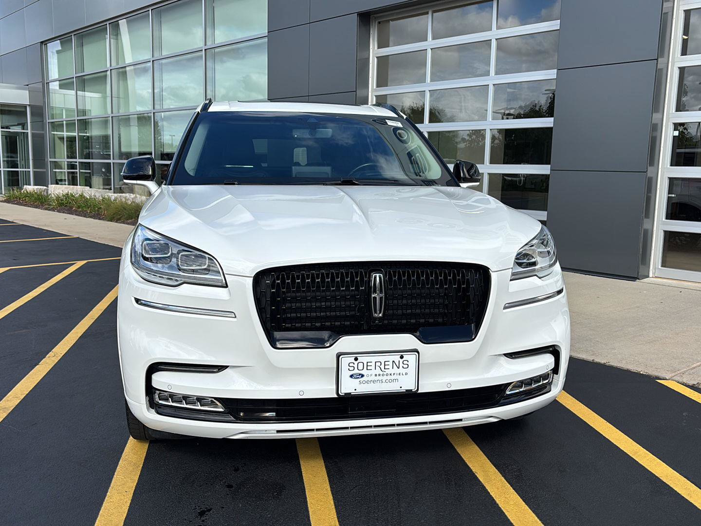Used 2022 Lincoln Aviator Reserve w/ Equipment Group 201A AWD/4WD image 4
