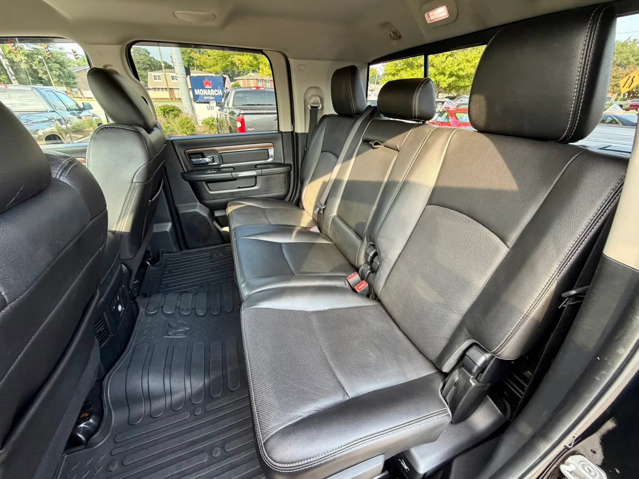 Used 2014 RAM 2500 Laramie w/ Black Appearance Group AWD/4WD image 9