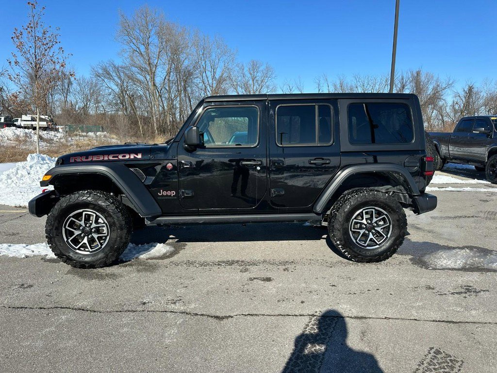 Used 2025 Jeep Wrangler Unlimited Rubicon image 2