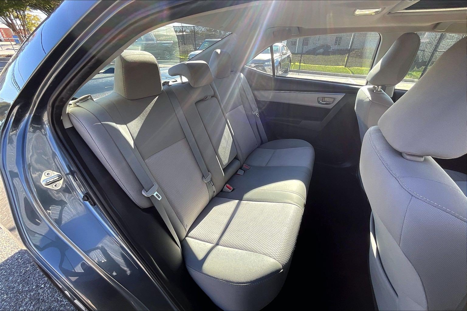 Used 2015 Toyota Corolla LE FWD image 32