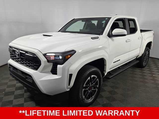 Used 2025 Toyota Tacoma TRD Sport AWD/4WD image 3