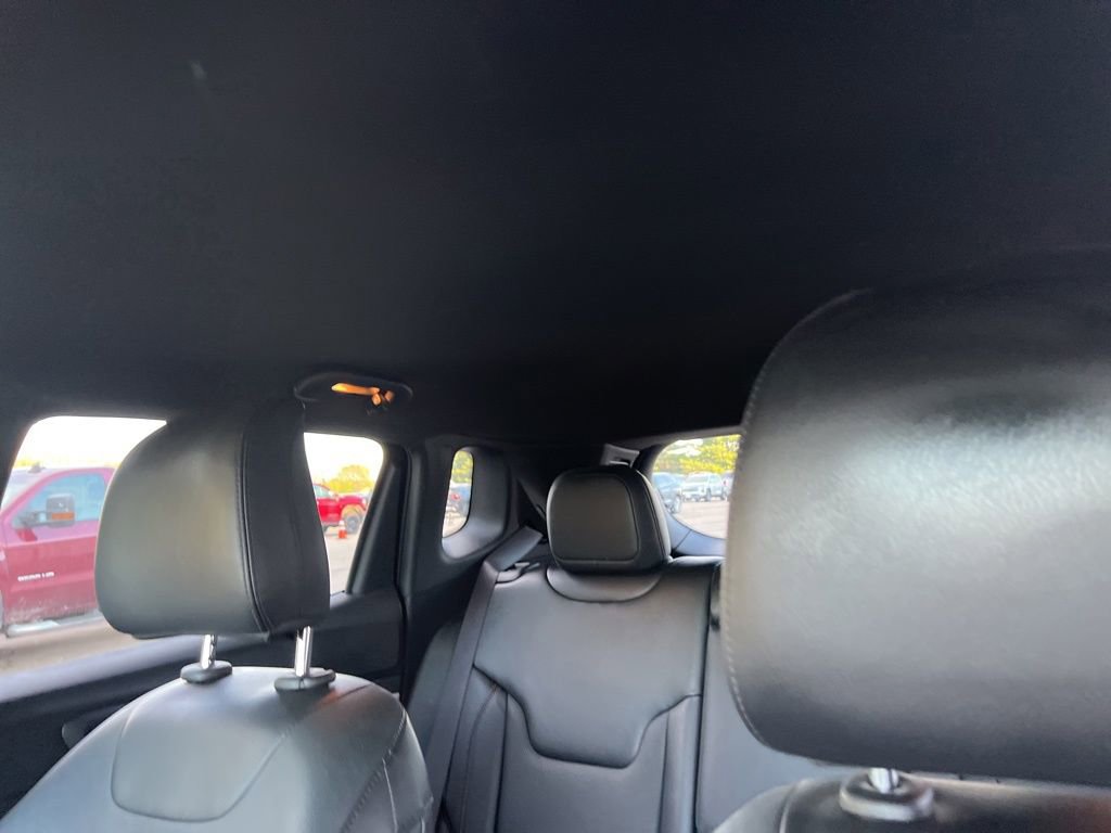 Used 2023 Jeep Compass Latitude image 16