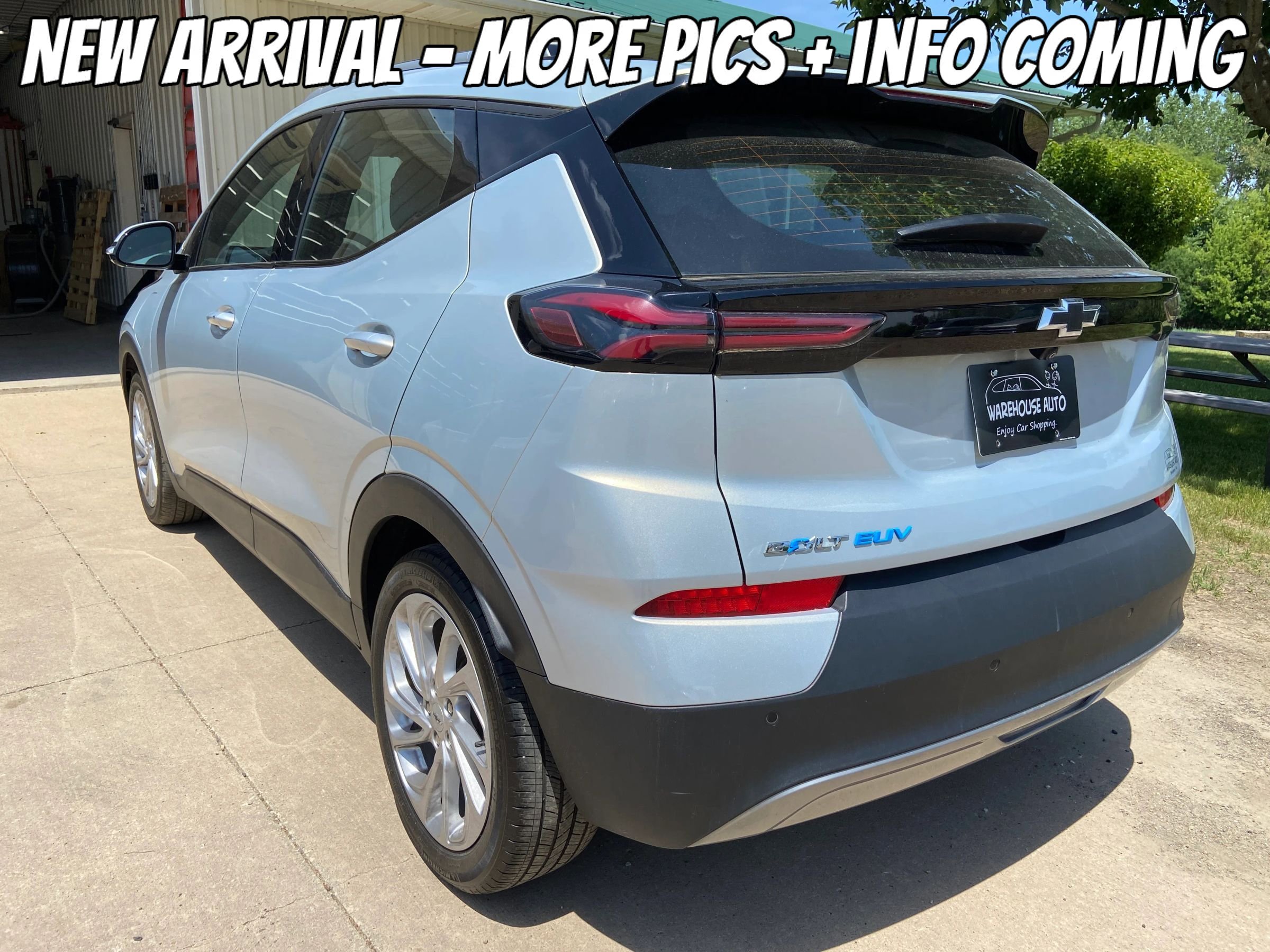Used 2022 Chevrolet Bolt EUV LT w/ Comfort Package FWD image 6