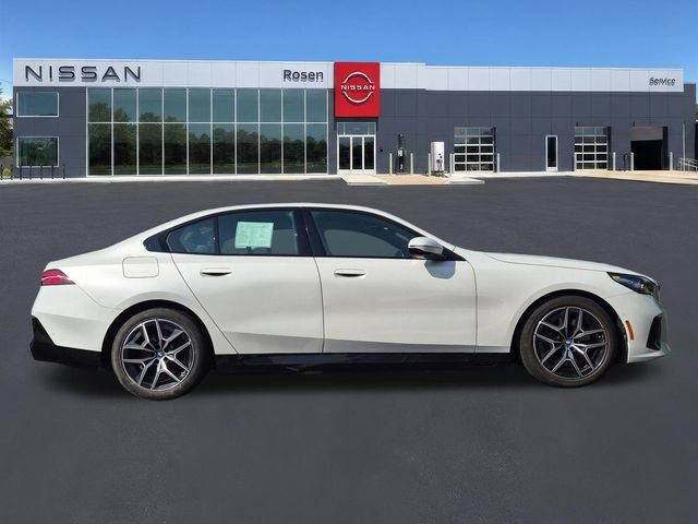 Used 2024 BMW i5 eDrive40i w/ M Sport Package RWD image 2