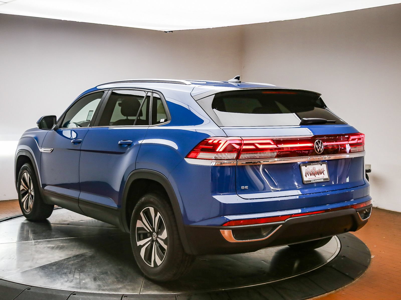 Used 2025 Volkswagen Atlas Cross Sport SE FWD image 5