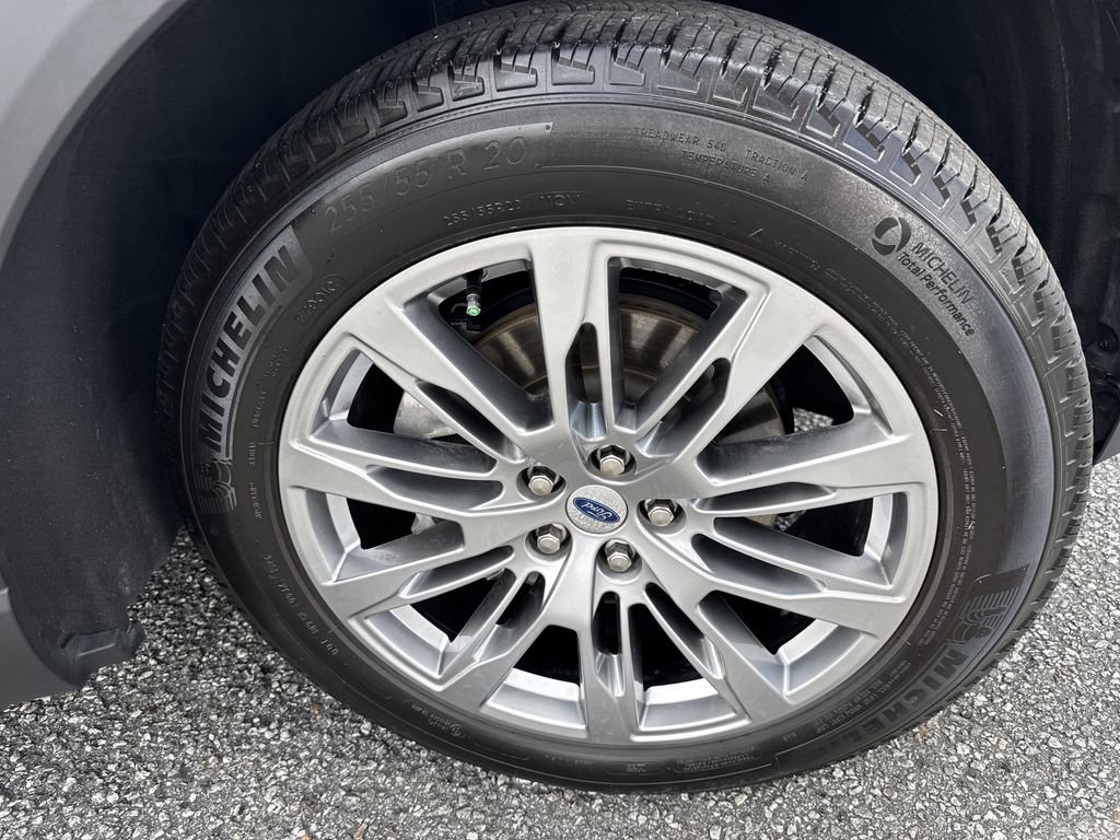 Used 2025 Ford Explorer Platinum image 12