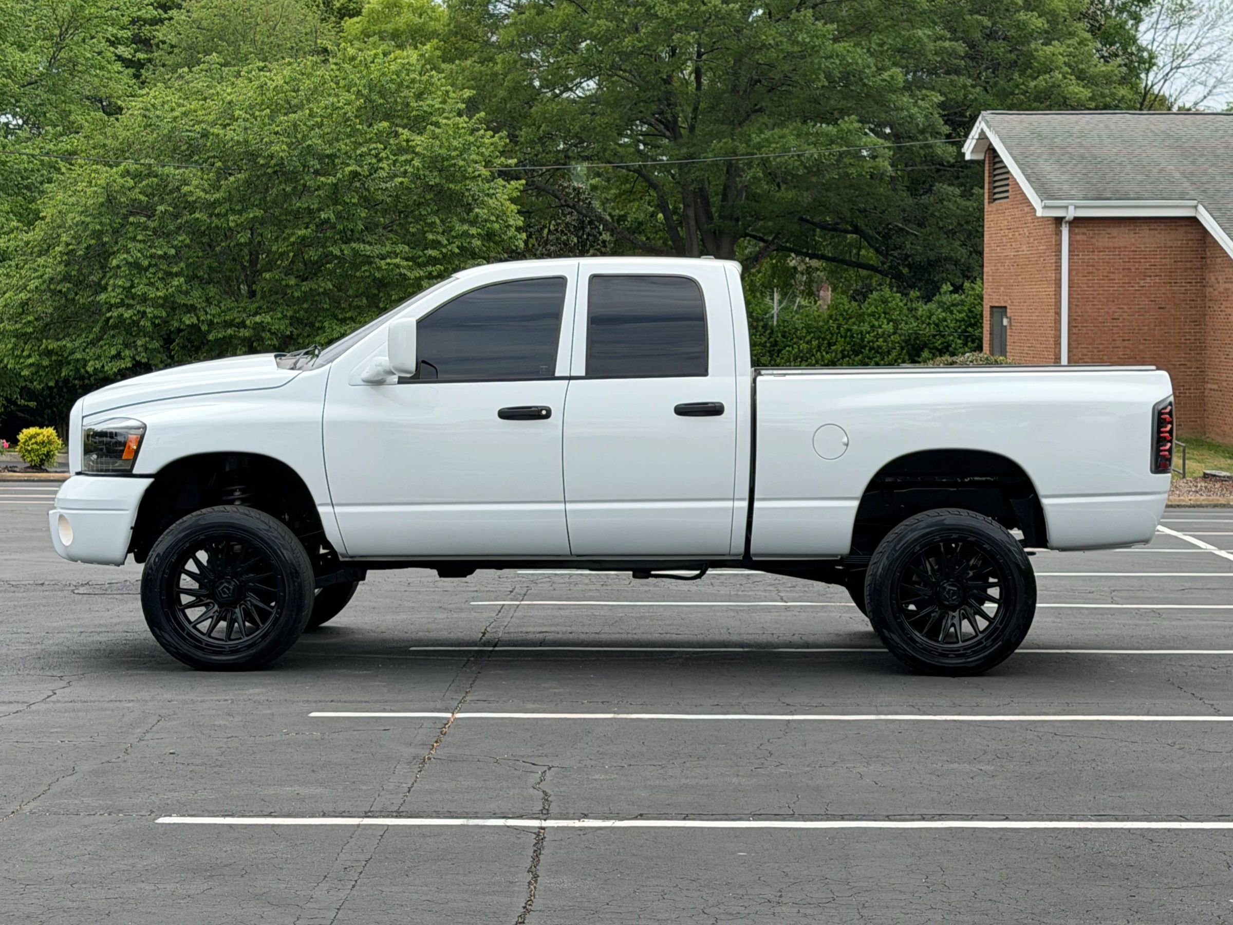 Used 2006 Dodge Ram 2500 Truck SLT AWD/4WD image 2
