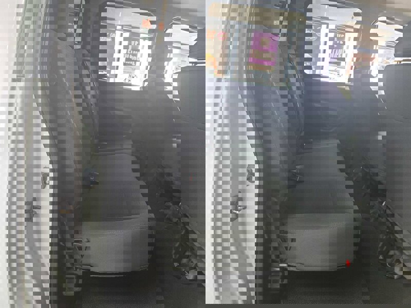 Used 2015 Nissan Titan SV image 17