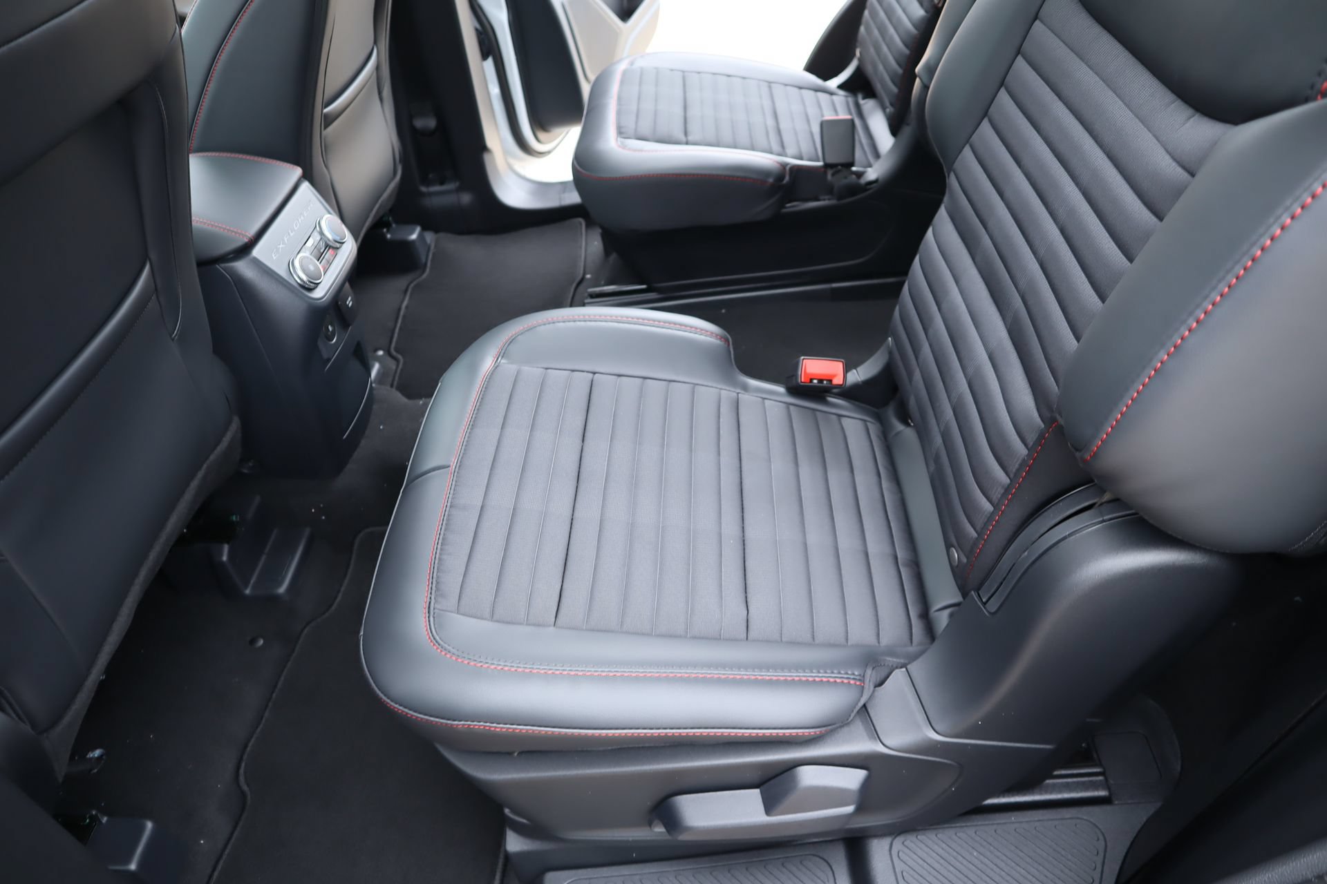 New 2026 Ford Explorer ST-Line w/ ST-Line Street Pack AWD/4WD image 12