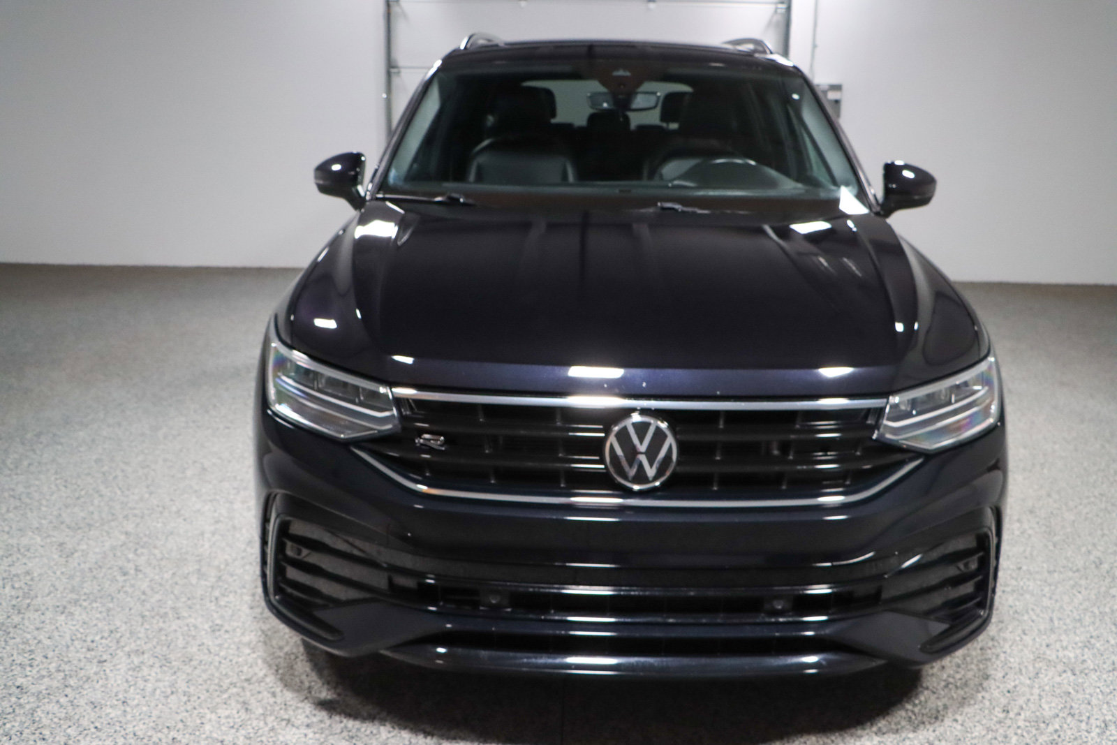 Used 2022 Volkswagen Tiguan SE R-Line image 4