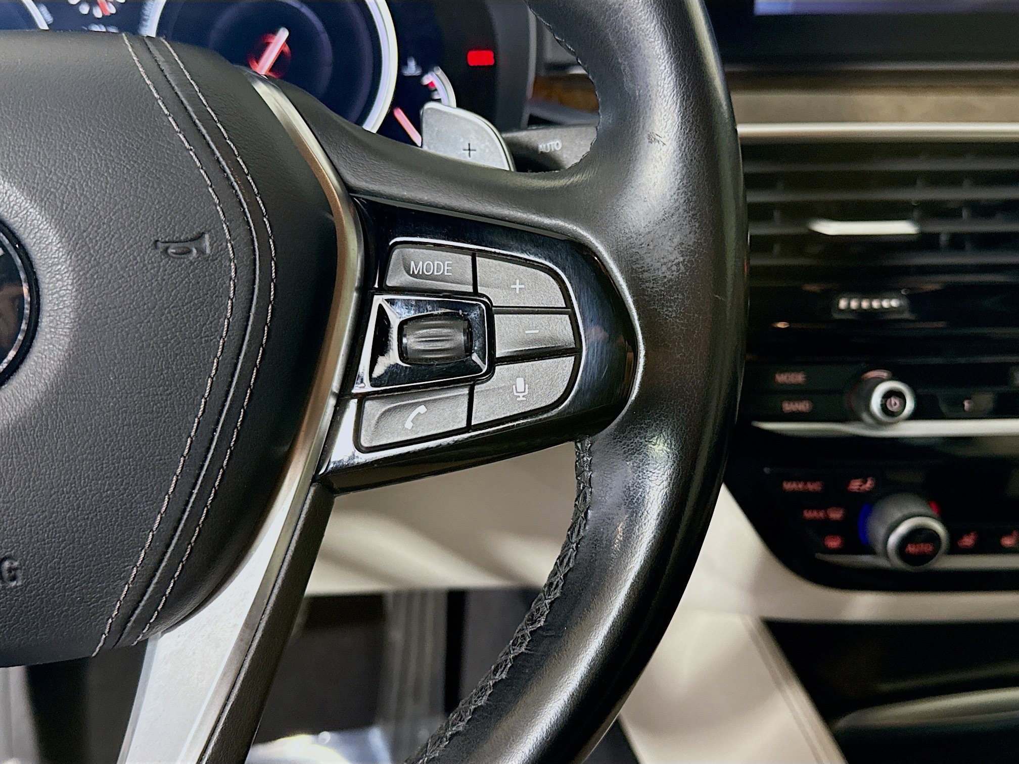 Used 2018 BMW 540i w/ Luxury Seating Package RWD image 15