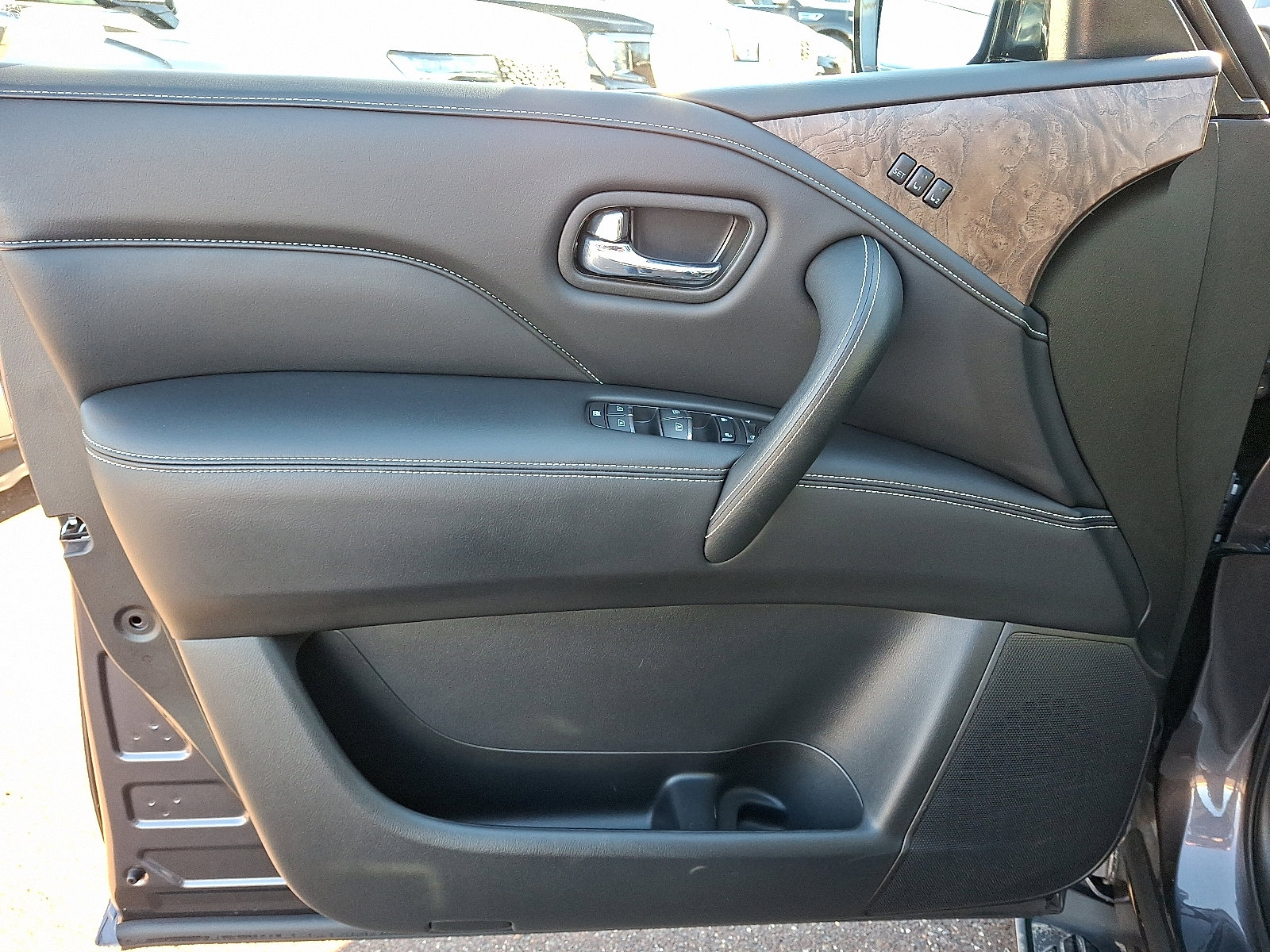 Certified 2024 INFINITI QX80 Premium Select w/ Cargo Package image 13