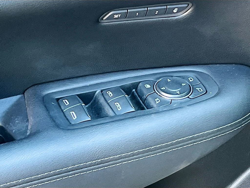 Used 2025 Cadillac XT5 Premium Luxury image 18