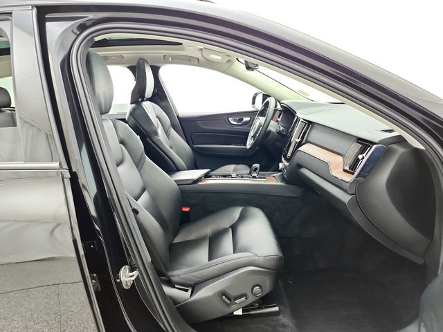 Certified 2024 Volvo XC60 B5 Plus w/ Protection Package Premier AWD/4WD image 18