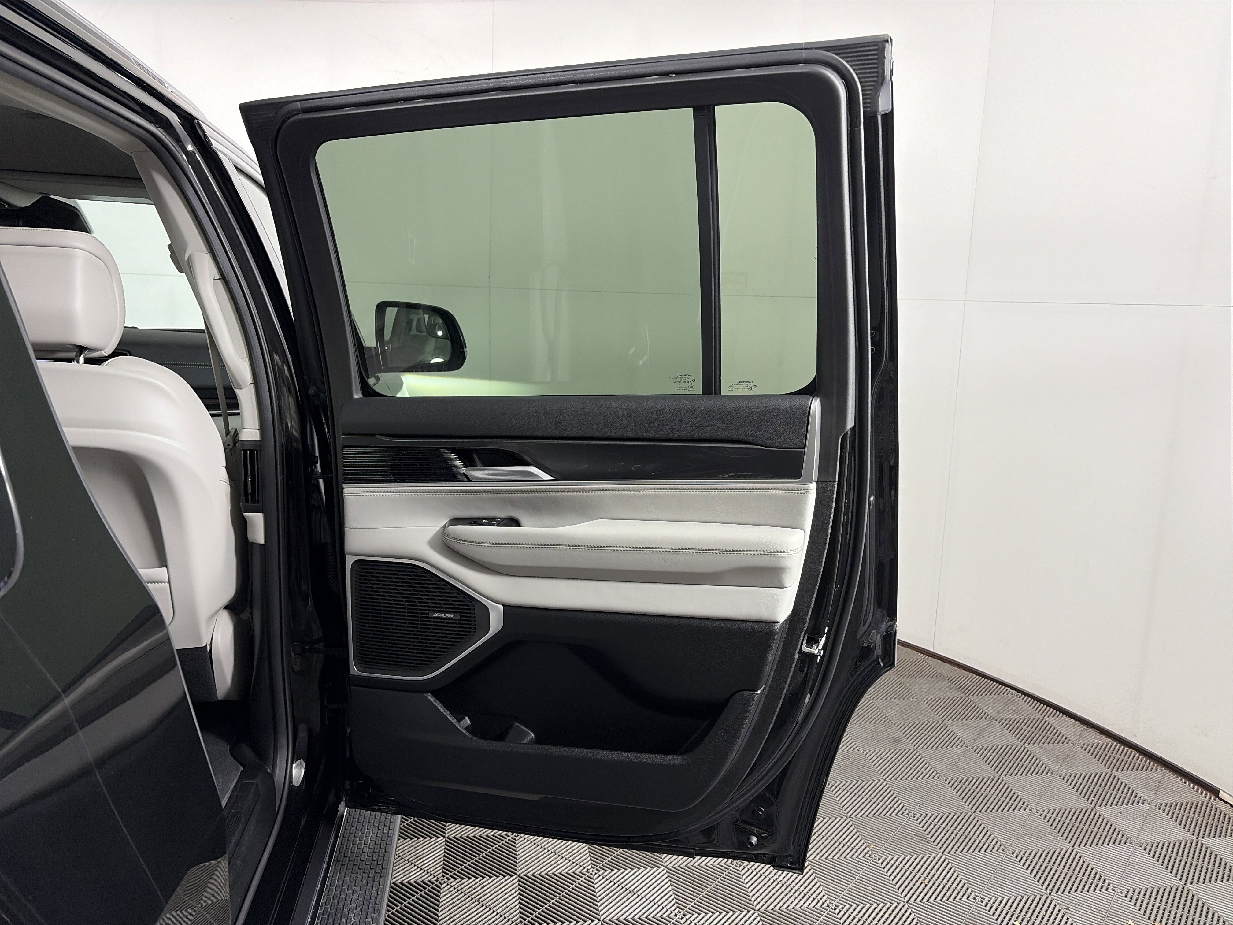 Used 2022 Jeep Wagoneer Series I image 39