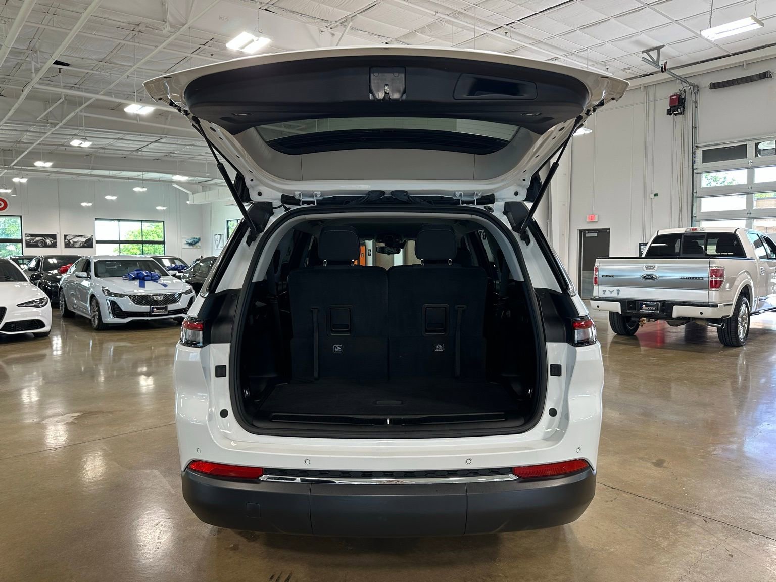 Used 2023 Jeep Grand Cherokee L Laredo AWD/4WD image 44