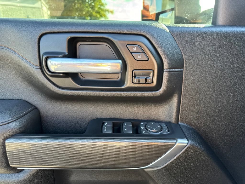 Used 2022 GMC Sierra 2500 AT4 w/ AT4 Premium Plus Package AWD/4WD image 11