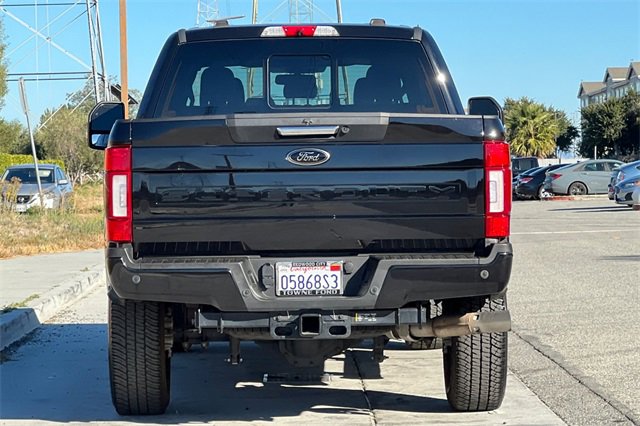 Used 2022 Ford F250 Lariat w/ Black Appearance Package image 5