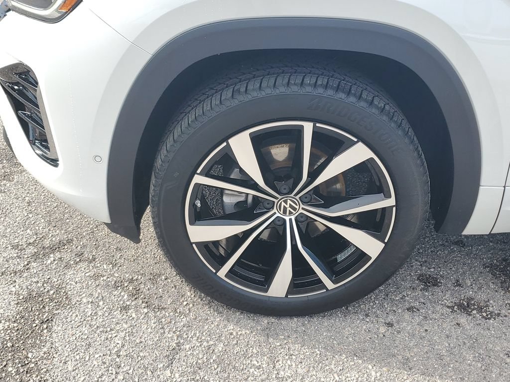 Certified 2024 Volkswagen Atlas Cross Sport SEL Premium R-Line AWD/4WD image 13