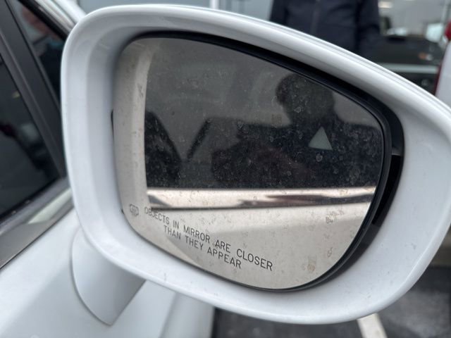 Used 2022 Chrysler Pacifica Touring-L image 6